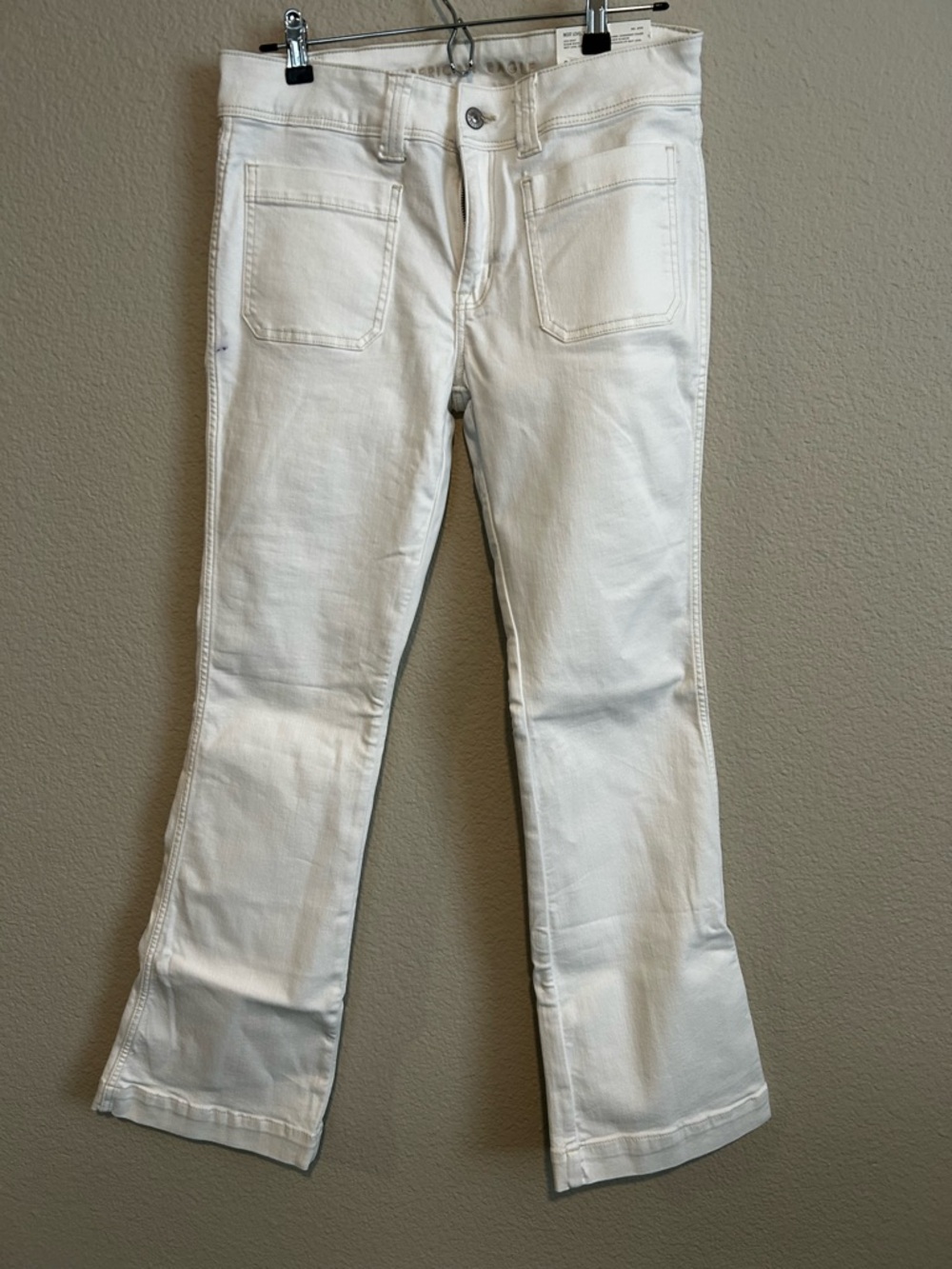 American Eagle White Kick boot Jeans